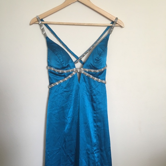 Dresses & Skirts - *MOVING SALE* Blue prom/formal  dress